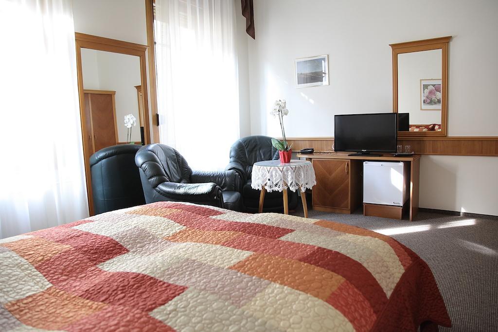 Hotel Corvinus Zalaszentgrót الغرفة الصورة